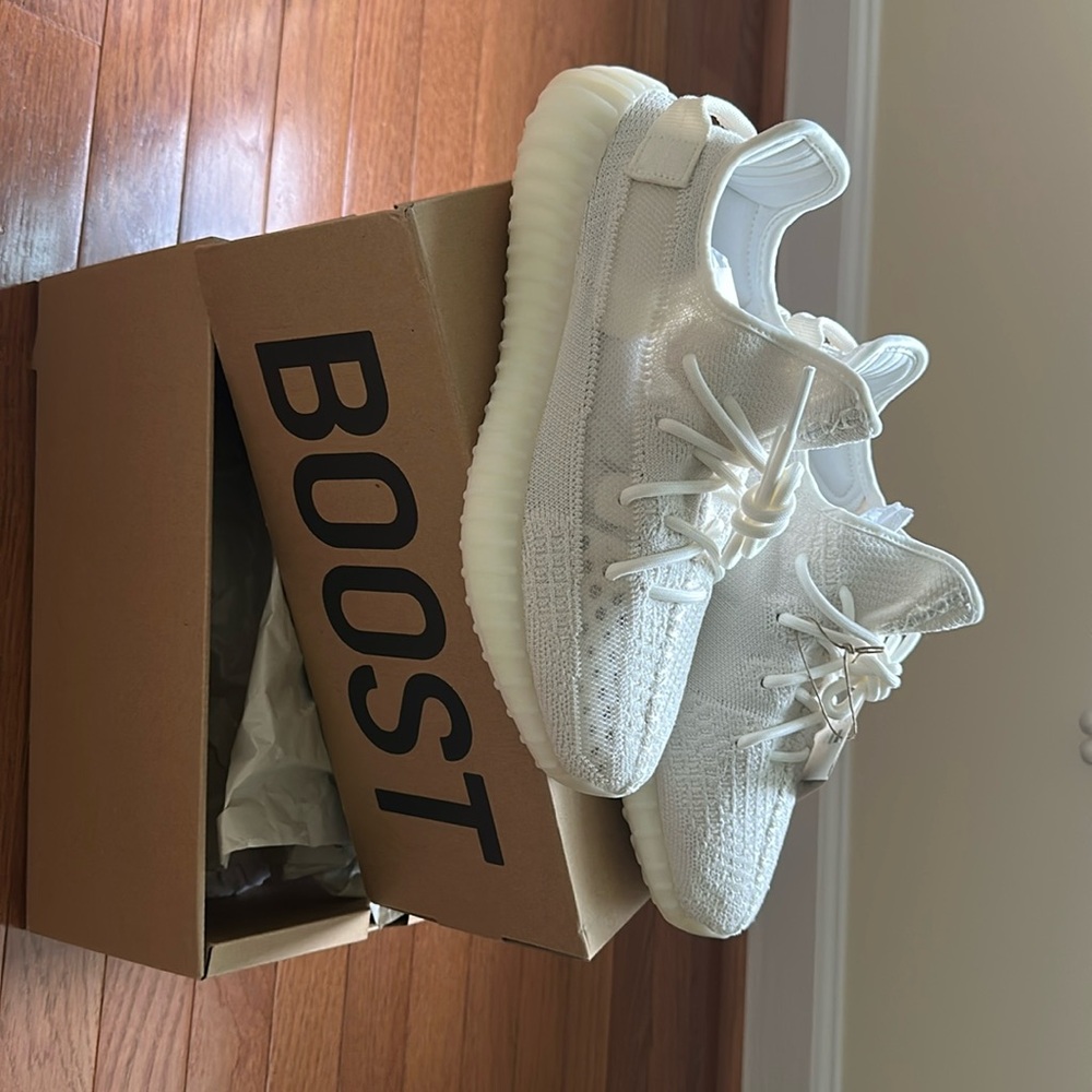 NEW Yeezy Boost 350 V2 - Bone White Size 7.5